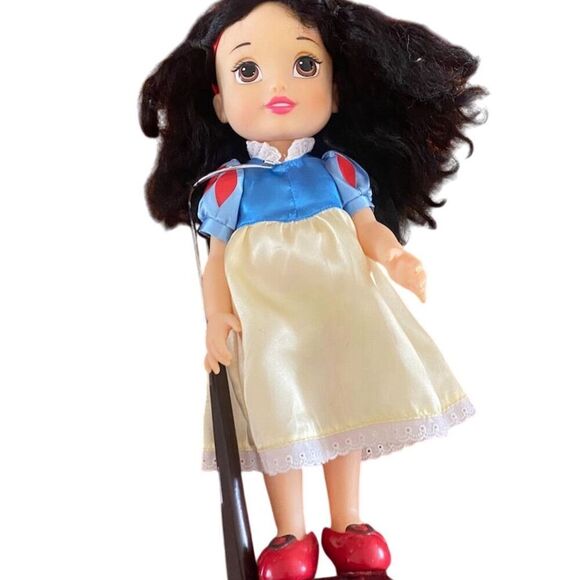 Disney Princess Snow White 16" Toddler Doll Authentic Design New - Picture 1 of 10